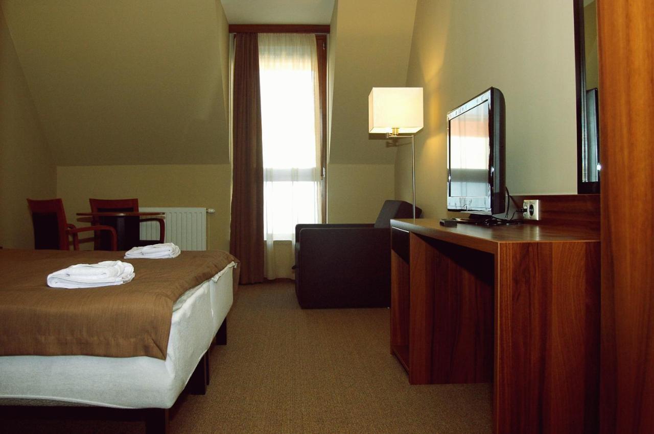 Fiaker Panzio Bed and Breakfast Zalaszentgrót Exteriör bild