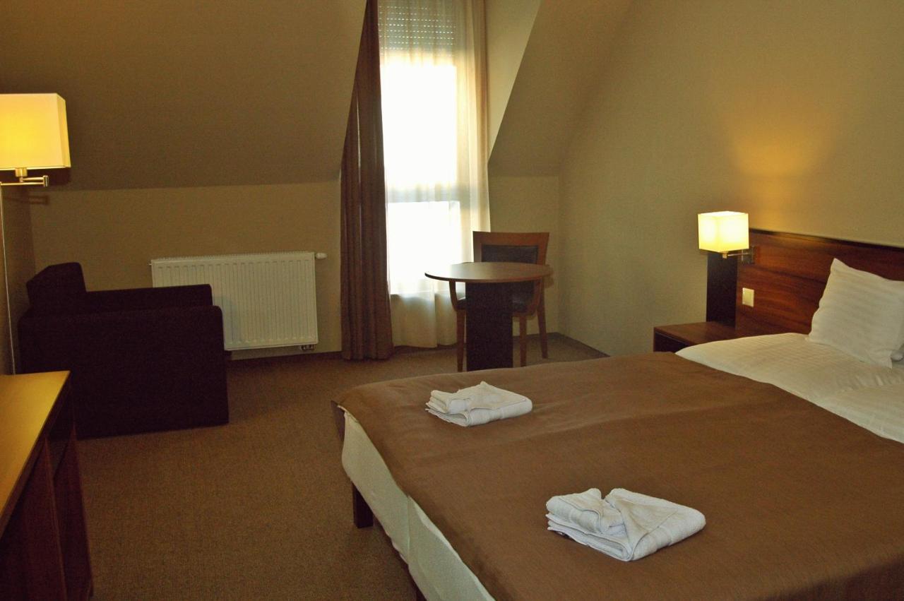 Fiaker Panzio Bed and Breakfast Zalaszentgrót Exteriör bild